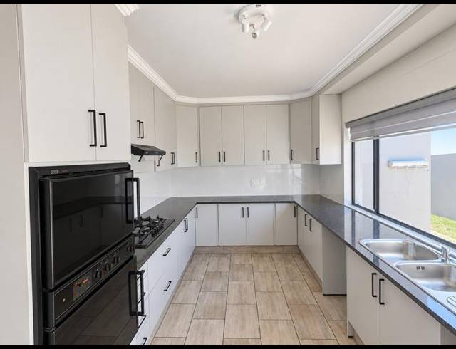3 BEDROOM PROPERTY TO RENT IN RIVER CLUB